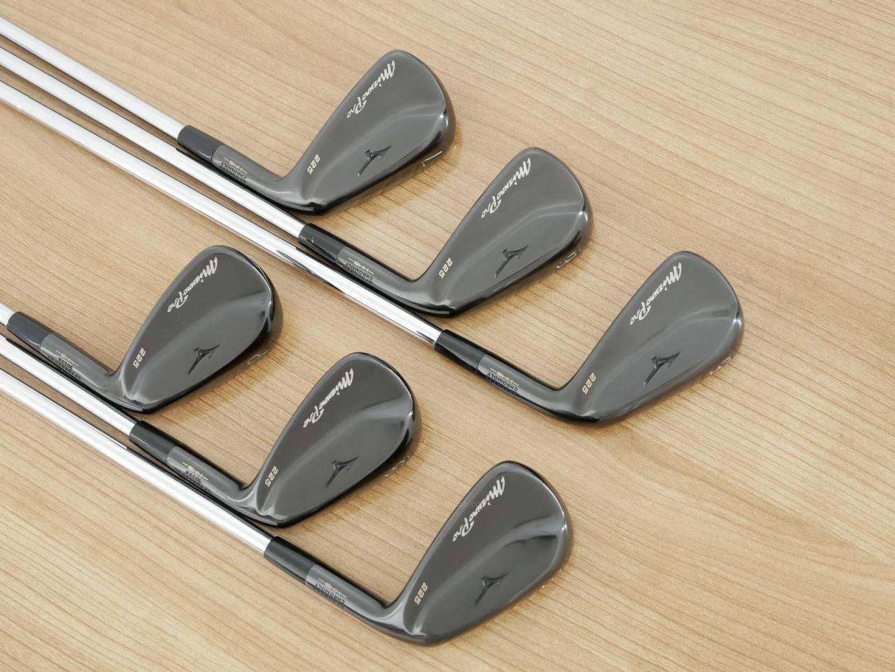 Iron set : Mizuno : ชุดเหล็ก Mizuno Pro 225 HMB Black Forged (ปี 2023 นุ่ม แน่น ระยะดี) มีเหล็ก 5-Pw (6 ชิ้น) ก้านเหล็ก Dynamic Gold 95 S200