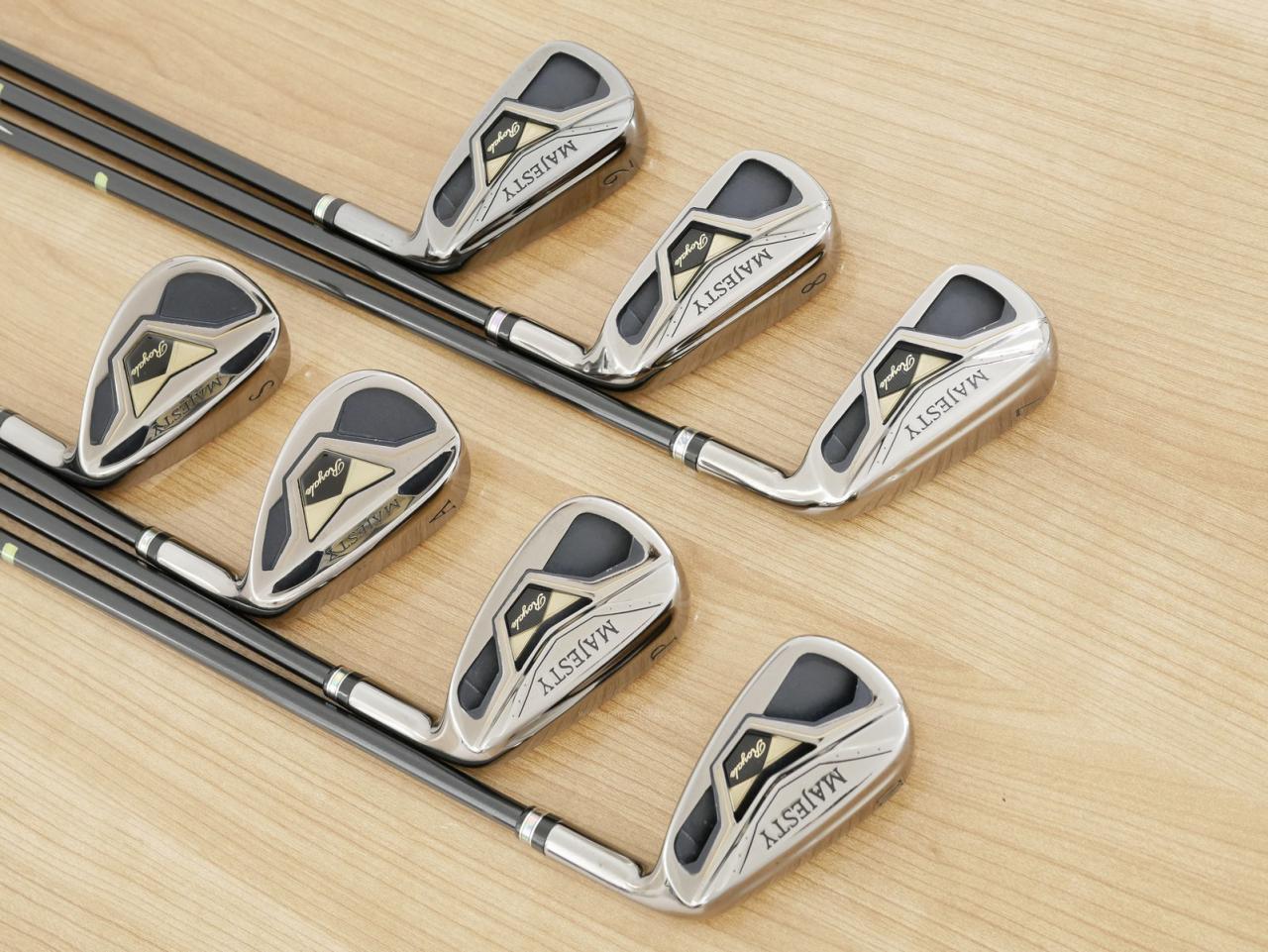 Iron set : Maruman : ชุดเหล็ก Maruman Majesty Royale (รุ่นท๊อปสุด ปี 2022 ของใหม่ 9 หมื่นบาท) มีเหล็ก 7-10,Pw,Aw,Sw (7 ชิ้น เบอร์ 7 ตีระยะเท่าเบอร์ 6 ของรุ่นอื่น) ก้านกราไฟต์ Flex R