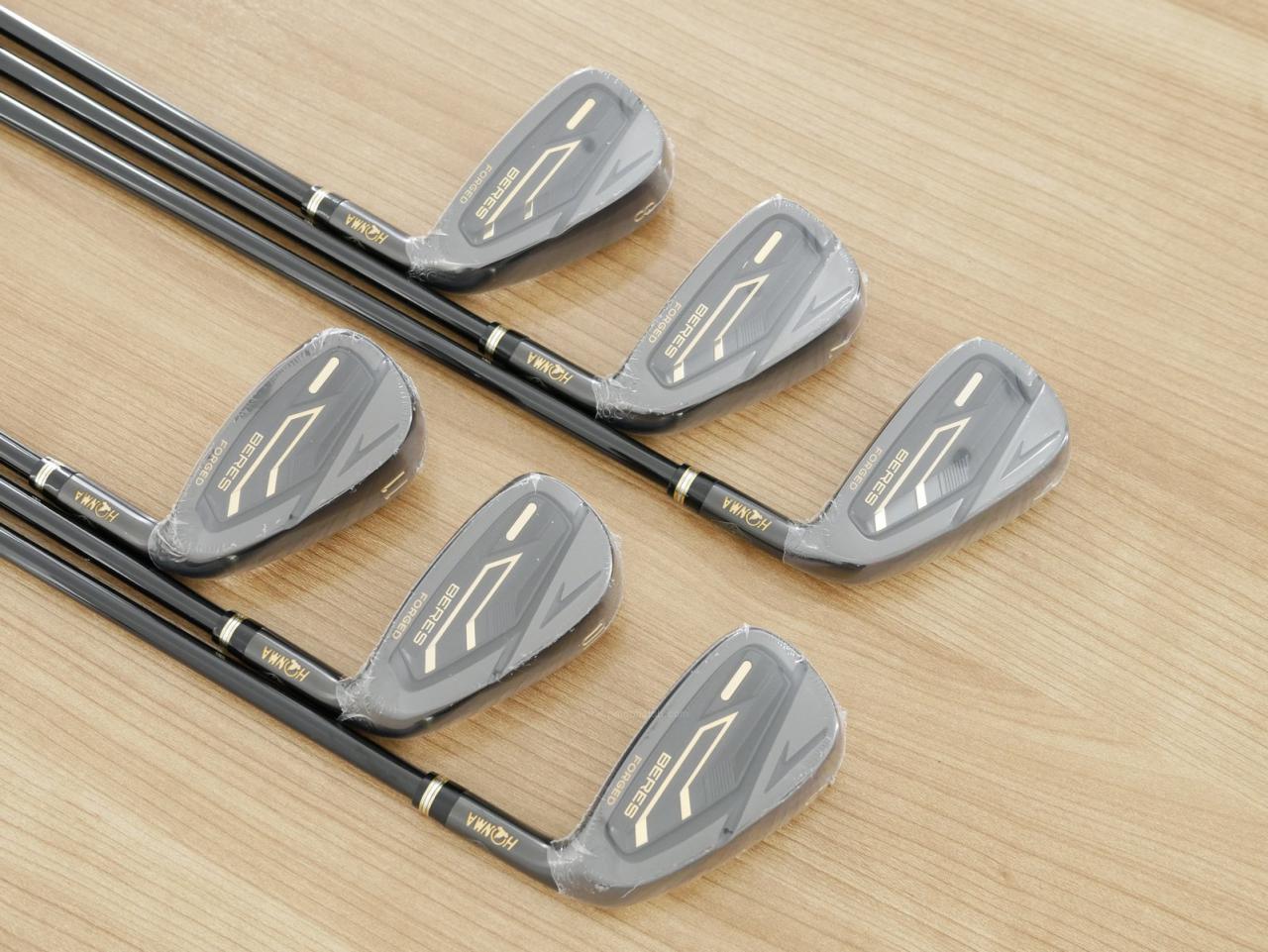 Iron set : Honma : **ของใหม่ ยังไม่แกะพลาสติก** ชุดเหล็ก Honma Beres 09 Forged Black (รุ่นล่าสุด ออกปี 2024 สวยมากๆ) มีเหล็ก 6-11 (6 ชิ้น เทียบเท่า 6-Pw) ก้าน ARMRQ FX Flex R