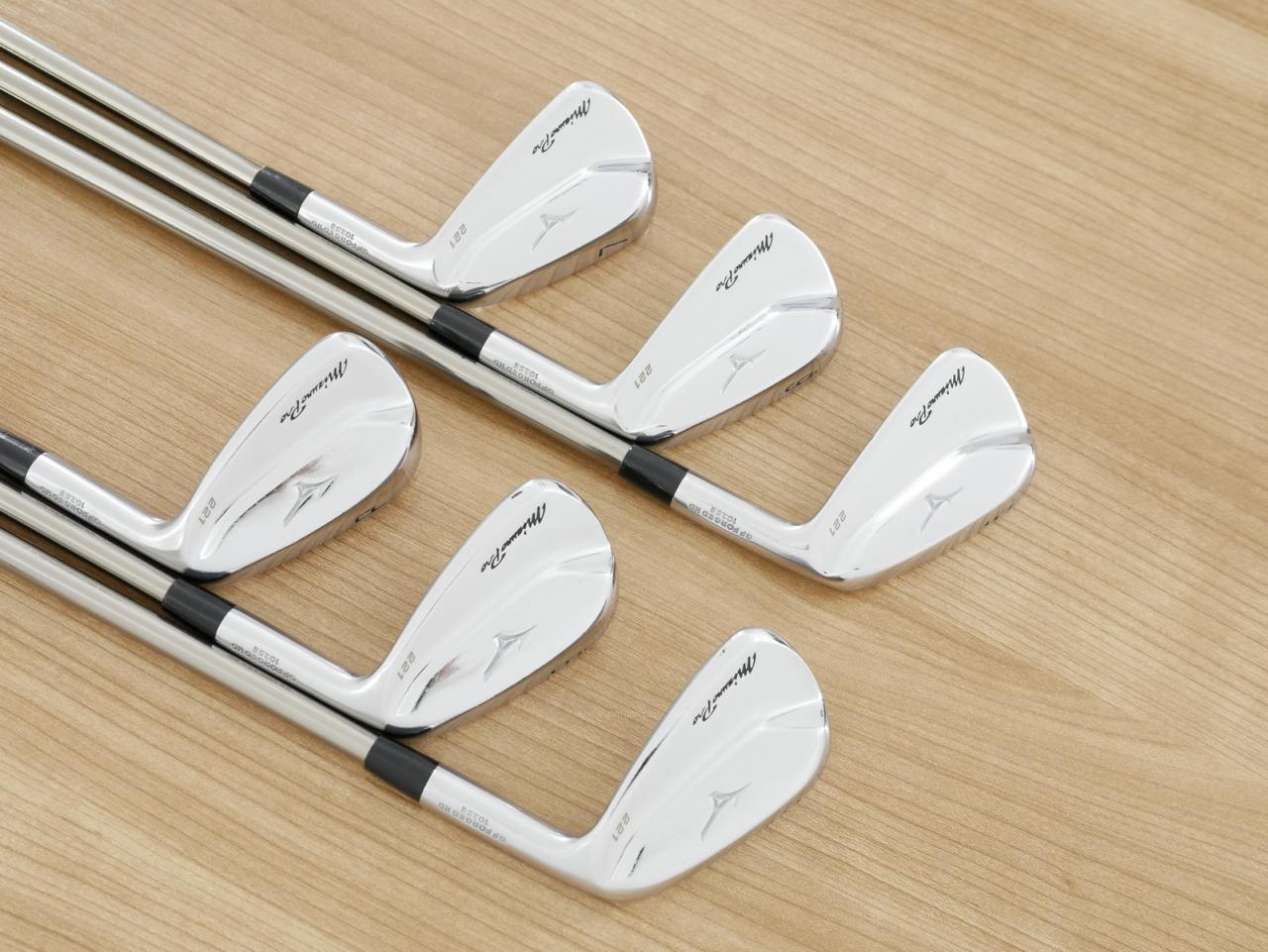 Iron set : Mizuno : ชุดเหล็ก Mizuno Pro 221 Forged (ปี 2023 นุ่ม แน่น คมมากๆๆ) มีเหล็ก 5-Pw (6 ชิ้น) ก้านกราไฟต์ UST Mamiya RECOIL 95 F3 Flex R