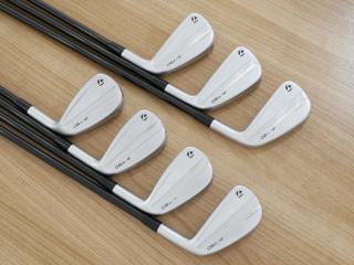 iron_set : ชุดเหล็ก Taylormade P790 (ตัวท้อปสุด ล่าสุด ปี 2023 Japan Spec.) มีเหล็ก 4-Pw (7 ชิ้น) ก้านกราไฟต์ Graphite Design RAUNE i75 Flex S
