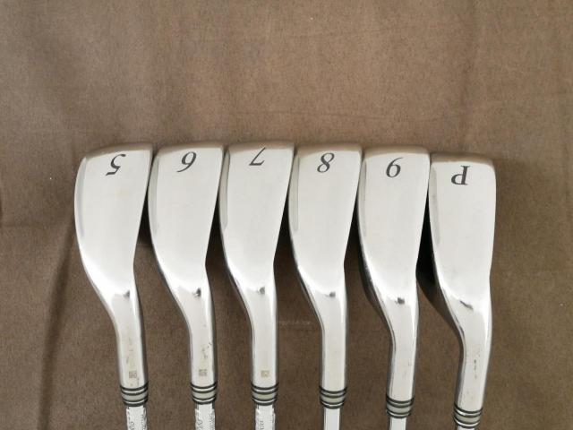 Iron set : XXIO : ชุดเหล็ก XXIO Cross (ออกปี 2019 ตีไกลที่สุดของที่สุดจาก XXIO หน้าเด้งสุดๆ) มีเหล็ก 5-Pw (6 ชิ้น ตีไกลกว่าปกติ 2 เบอร์) ก้านเหล็ก NS Pro 870 DST Flex R