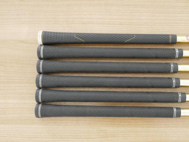 Iron set : Taylormade : ชุดเหล็ก Taylormade Gloire G (รุ่นท๊อปสุด ตีไกลมากๆ เหล็ก 7 Loft 26.5 หน้าเด้ง) มีเหล็ก 5-Pw (6 ชิ้น) ก้านกราไฟต์ Flex S