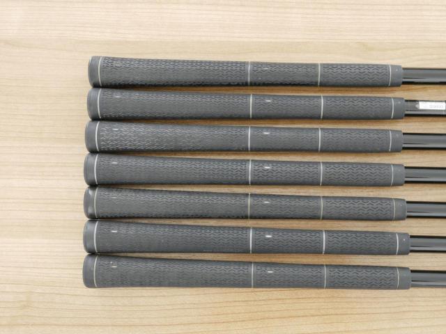 Lady club : All : ชุดเหล็กกระเทย PRGR New Egg Iron (รุ่นปี 2017 ตีง่ายและไกลมาก) มีเหล็ก 7-Pw,Aw,As,Sw (7 ชิ้น) ก้านกราไฟต์ Flex L (M-30)