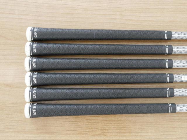 Iron set : Tourstage : ชุดเหล็ก Tourstage PHYZ III (ปี 2017 ซีรี่ย์ท๊อป ใบใหญ่ ตีง่าย ไกล) มีเหล็ก 5-Pw (6 ชิ้น) ก้านกราไฟต์ Flex R