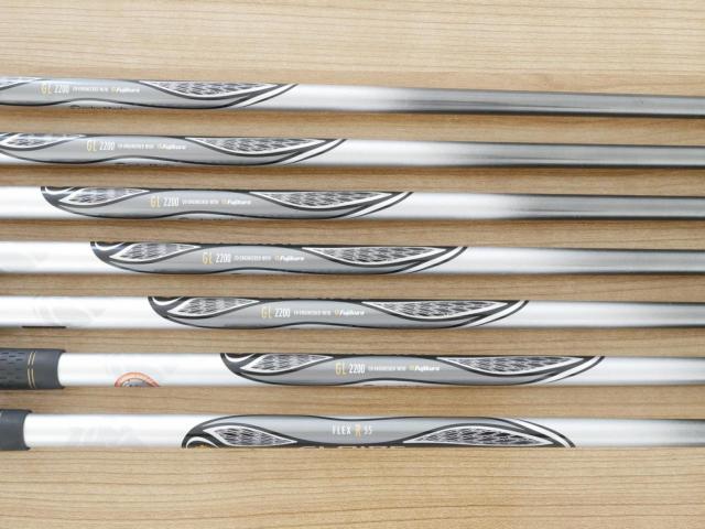 Iron set : Taylormade : ชุดเหล็ก Taylormade Gloire (รุ่นท๊อปสุด Japan Spec. ใบใหญ่ ตีง่าย ไกล) มีเหล็ก 6-Pw,Aw,Sw (7 ชิ้น) ก้านกราไฟต์ Flex R