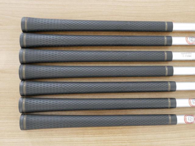 Iron set : Taylormade : ชุดเหล็ก Taylormade Gloire (รุ่นท๊อปสุด Japan Spec. ใบใหญ่ ตีง่าย ไกล) มีเหล็ก 6-Pw,Aw,Sw (7 ชิ้น) ก้านกราไฟต์ Flex R
