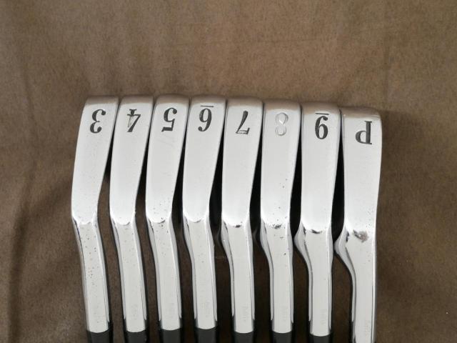 Iron set : Titleist : ชุดเหล็ก Titleist 690CB Forged มีเหล็ก 3-Pw (8 ชิ้น) ก้านเหล็ก Dynamic Gold R300
