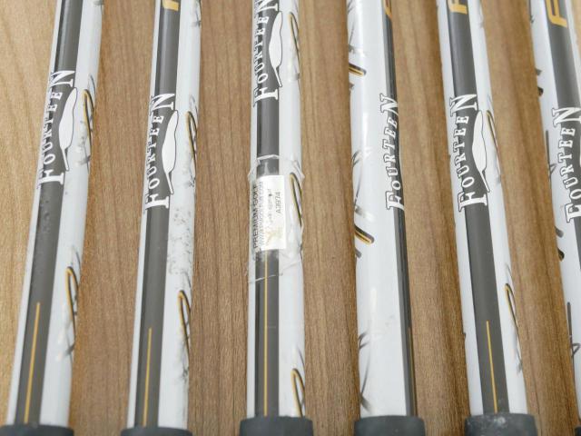 Iron set : Fourteen : ชุดเหล็ก Fourteen TC-404 (ปี 2018 ใบใหญ่ ตีไกลมาก เหล็ก 7 Loft 28) มีเหล็ก 6-Pw,Aw (6 ชิ้น) ก้านกราไฟต์ Flex R