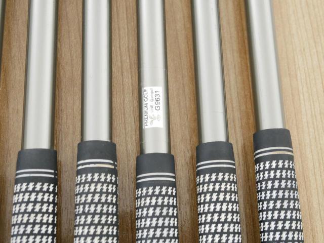 Iron set : Taylormade : **มีตำหนิ** ชุดเหล็ก Taylormade RAC R5 มีเหล็ก 5-Pw (6 ชิ้น) ก้านกราไฟต์ Flex R