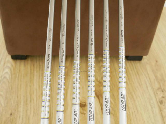 Iron set : Other Brand : ชุดเหล็ก Ryoma DSI (รุ่นล่าสุด ตีง่ายมาก ไกลมากๆ หายากสุดๆ) มีเหล็ก 5-Pw (6 ชิ้น) ก้านกราไฟต์ Tour AD Flex S