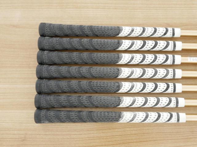 Iron set : Katana : ชุดเหล็ก Katana Voltio Model J Gold (ปี 2018 หน้าเด้ง ตีง่าย ไกล) มีเหล็ก 6-Pw,Aw,Sw (7 ชิ้น) ก้านกราไฟต์ Fujikura Speeder 550 Flex SR