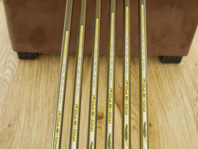 Iron set : Fourteen : ชุดเหล็ก Fourteen TC-550 Forged มีเหล็ก 6-Pw,Aw (6 ชิ้น) ก้านกราไฟต์ Flex S