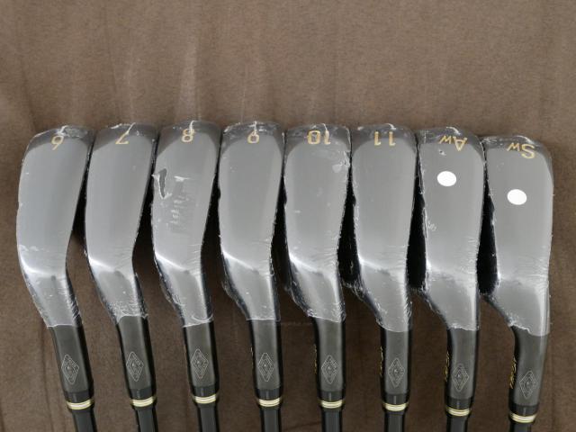 Iron set : Honma : **ของใหม่ ยังไม่แกะพลาสติก** ชุดเหล็ก Honma Beres 09 Forged Black (รุ่นล่าสุด ออกปี 2024 สวยมากๆ) มีเหล็ก 6-11,Aw,Sw (8 ชิ้น เทียบเท่า 6-Pw,Aw,Sw) ก้าน ARMRQ FX Light Flex R
