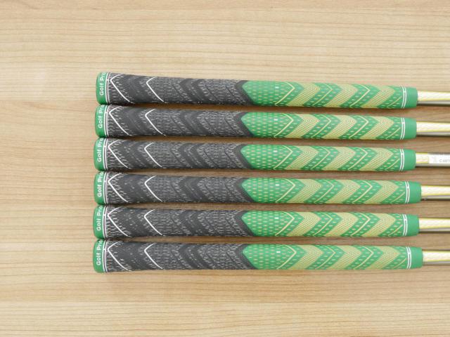 Iron set : Fourteen : ชุดเหล็ก Fourteen TC-550 Forged มีเหล็ก 6-Pw,Aw (6 ชิ้น) ก้านกราไฟต์ Flex S