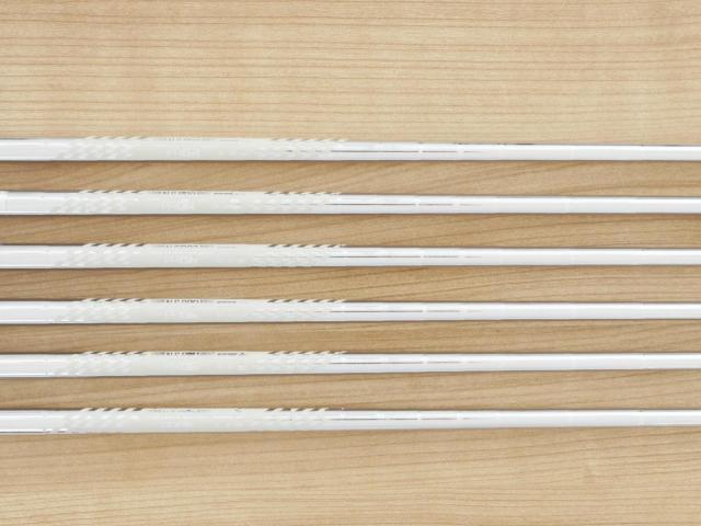 Iron set : PRGR : **มีตำหนิ** ชุดเหล็ก PRGR 04 Forged (รุ่นปี 2025 ตีง่าย ไกลมากๆๆ) มีเหล็ก 6-Pw,Aw (6 ชิ้น) ก้านเหล็ก NS Pro 85 Flex SR (M-40)