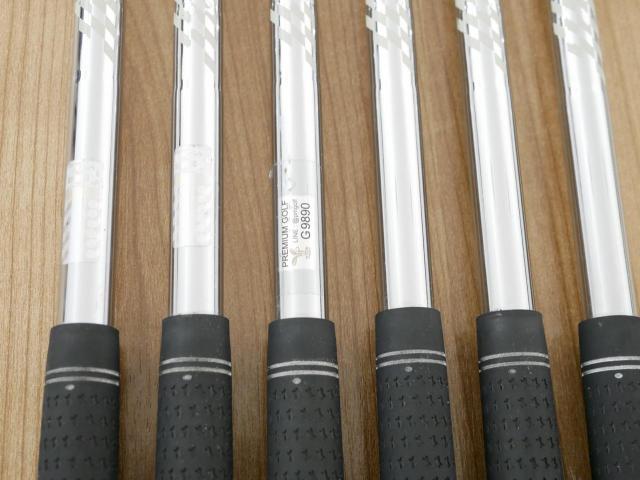 Iron set : PRGR : **มีตำหนิ** ชุดเหล็ก PRGR 04 Forged (รุ่นปี 2025 ตีง่าย ไกลมากๆๆ) มีเหล็ก 6-Pw,Aw (6 ชิ้น) ก้านเหล็ก NS Pro 85 Flex SR (M-40)