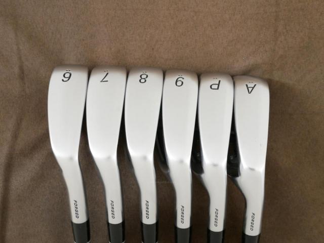 Iron set : PRGR : ชุดเหล็ก PRGR 05 Forged (รุ่นปี 2023) มีเหล็ก 6-Pw,Aw (6 ชิ้น) ก้านกราไฟต์ Fujikura MCI Flex R2