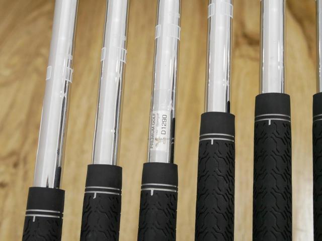 Iron set : Taylormade : ชุดเหล็ก Taylormade M CGB (หน้าเด้ง ตีไกลสุดๆ ง่ายมากๆ) มีเหล็ก 6-Pw,Aw (6 ชิ้น) ก้านเหล็ก NS Pro 840 Flex R