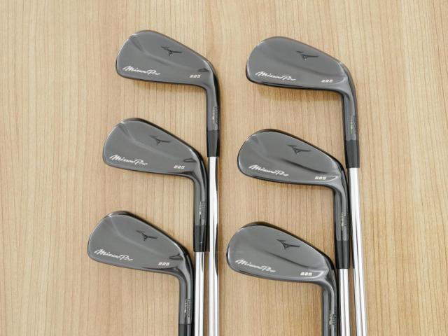 Iron set : Mizuno : ชุดเหล็ก Mizuno Pro 225 HMB Black Forged (ปี 2023 นุ่ม แน่น ระยะดี) มีเหล็ก 5-Pw (6 ชิ้น) ก้านเหล็ก Dynamic Gold 95 S200