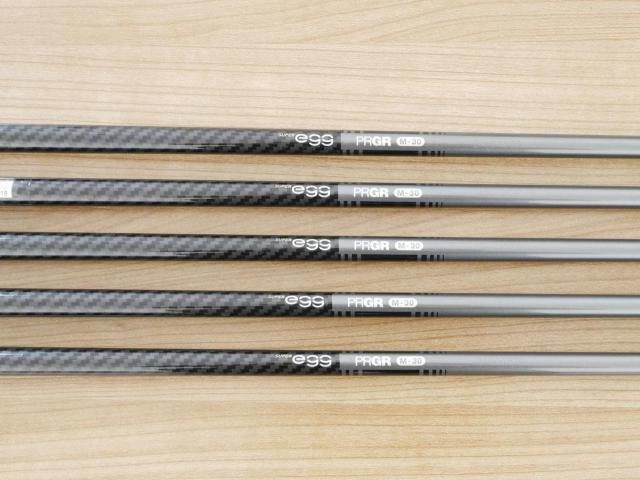 Lady club : All : ชุดเหล็กกระเทย PRGR Super Egg Iron (รุ่นปี 2023 ตัวท๊อปสุด หน้าเด้งเกินกฏ ใช้แข่งไม่ได้ ตีไกลมากๆ) มีเหล็ก 7-Pw,Aw (5 ชิ้น) ก้านกราไฟต์ Flex L (M-30)