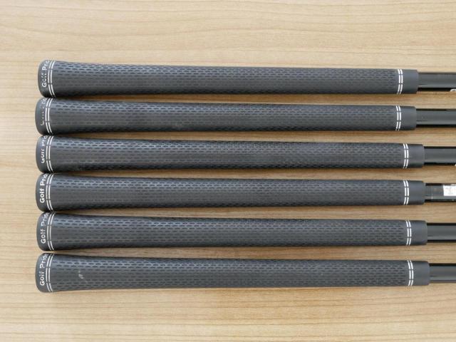 Iron set : Titleist : ชุดเหล็ก Titleist T200 (รุ่นปี 2020) มีเหล็ก 5-Pw (6 ชิ้น) ก้านกราไฟต์ Mitsubishi KUROKAGE 60i Flex R