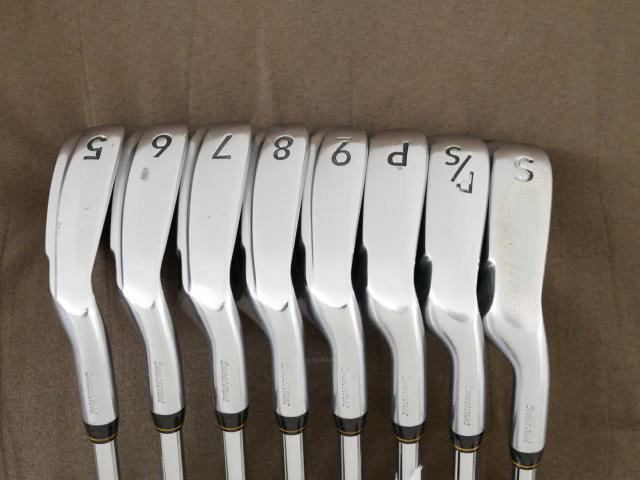 Iron set : Tourstage : ชุดเหล็ก Tourstage V8000 (Forged) มีเหล็ก 5-Pw,Aw,Sw (8 ชิ้น) ก้านเหล็ก NS Pro 950 Flex R
