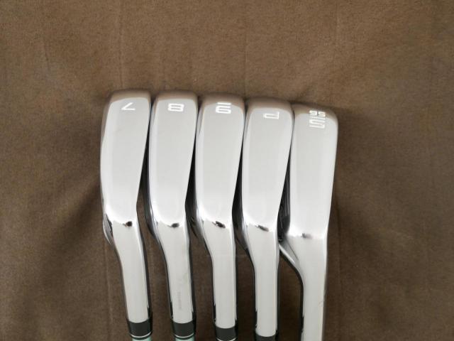 Lady club : All : ชุดเหล็ก Callaway ELYTE Max Fast (รุ่นล่าสุด ออกปี 2025 ตีง่ายมาก ไกล Japan Spec.) มีเหล็ก 7-Pw,Sw (5 ชิ้น) ก้านกราไฟต์ UST Mamiya LINQ 40 Flex L (Lady)