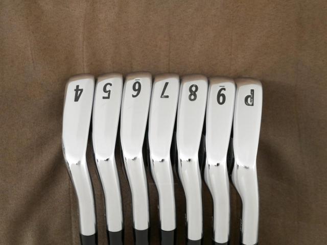 Iron set : Titleist : ชุดเหล็ก Titleist AP2 714 Forged มีเหล็ก 4-Pw (7 ชิ้น) ก้านเหล็ก NS Pro 950 Flex R