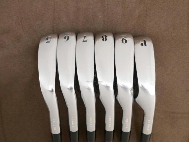 Iron set : Daiwa : ชุดเหล็ก Daiwa OnOff + (Forged) มีเหล็ก 5-Pw (6 ชิ้น) ก้านเหล็ก NS Pro 950 Flex S