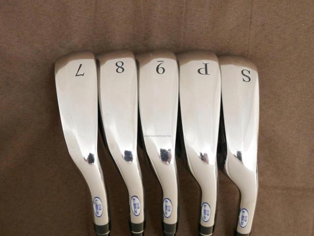 Lady club : All : ชุดเหล็ก Macgregor NV-FL (ใบใหญ่ ตีไกล) มีเหล็ก 7-Pw,Sw (5 ชิ้น) ก้านกราไฟต์ Flex L