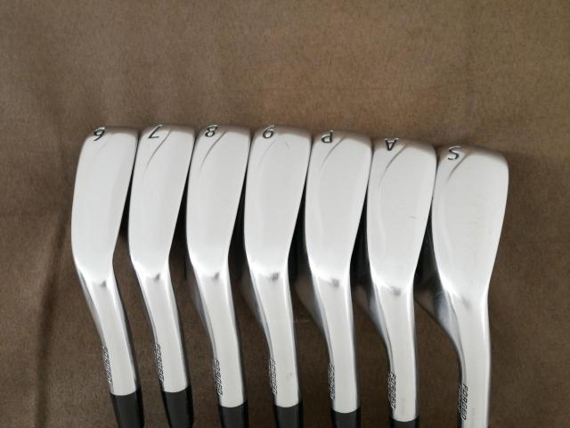 Iron set : Titleist : ชุดเหล็ก Titleist VG3 Type E Forged (Japan Spec. ตีง่ายและไกลมากๆ) มีเหล็ก 6-Pw,Aw,Sw (7 ชิ้น) ก้านกราไฟต์ Mitsubishi Rayon VG i60 Flex R