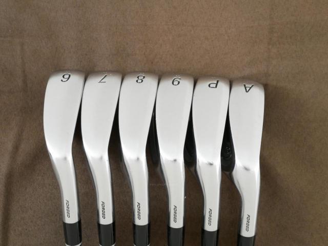 Iron set : PRGR : ชุดเหล็ก PRGR 04 Forged (รุ่นปี 2025 ตีง่าย ไกลมากๆๆ) มีเหล็ก 6-Pw,AW (6 ชิ้น) ก้านเหล็ก NS Pro 85 Flex SR (M-40)