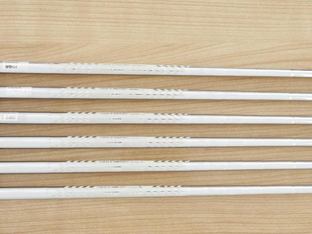 Iron set : PRGR : ชุดเหล็ก PRGR 04 Forged (รุ่นปี 2025 ตีง่าย ไกลมากๆๆ) มีเหล็ก 6-Pw,AW (6 ชิ้น) ก้านเหล็ก NS Pro 85 Flex SR (M-40)
