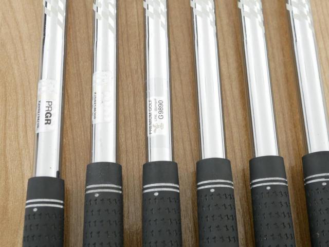Iron set : PRGR : ชุดเหล็ก PRGR 04 Forged (รุ่นปี 2025 ตีง่าย ไกลมากๆๆ) มีเหล็ก 6-Pw,AW (6 ชิ้น) ก้านเหล็ก NS Pro 85 Flex SR (M-40)
