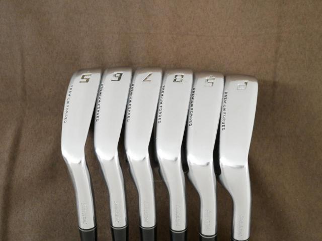 Iron set : Tourstage : ชุดเหล็ก Tourstage VIQ (Forged) มีเหล็ก 5-Pw (6 ชิ้น) ก้านกราไฟต์ Flex R