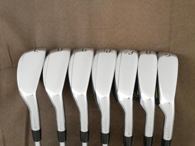 Iron set : Bridgestone : ชุดเหล็ก Bridgestone JGR Hybrid Forged (ตีไกลกว่าตัวอื่น 2 เบอร์) มีเหล็ก 7-P1,P2,Aw,Sw (7 ชิ้น) ก้านเหล็ก NS Pro ZELOS 8 Flex R