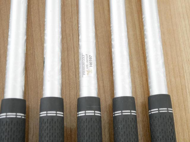 Iron set : Titleist : ชุดเหล็ก Titleist VG3 Type E Forged (Japan Spec. ตีง่ายและไกลมากๆ) มีเหล็ก 5-Pw (6 ชิ้น) ก้านกราไฟต์ Mitsubishi Rayon VG i60 Flex R