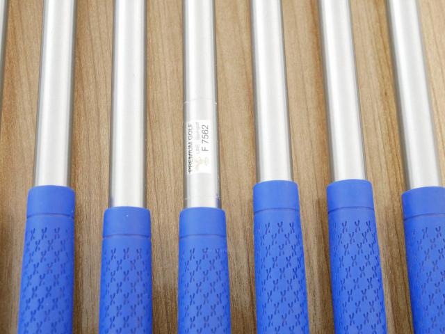 Iron set : Daiwa : **มีตำหนิ** ชุดเหล็ก Daiwa GIII (รุ่นท๊อปสุด หน้าเด้งสุดๆ ใบใหญ่ ตีไกล) มีเหล็ก 5-Pw,Aw (7 ชิ้น) ก้านกราไฟต์ Flex SR