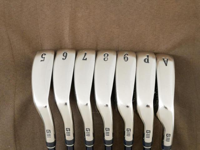 Iron set : Daiwa : **มีตำหนิ** ชุดเหล็ก Daiwa GIII (รุ่นท๊อปสุด หน้าเด้งสุดๆ ใบใหญ่ ตีไกล) มีเหล็ก 5-Pw,Aw (7 ชิ้น) ก้านกราไฟต์ Flex SR