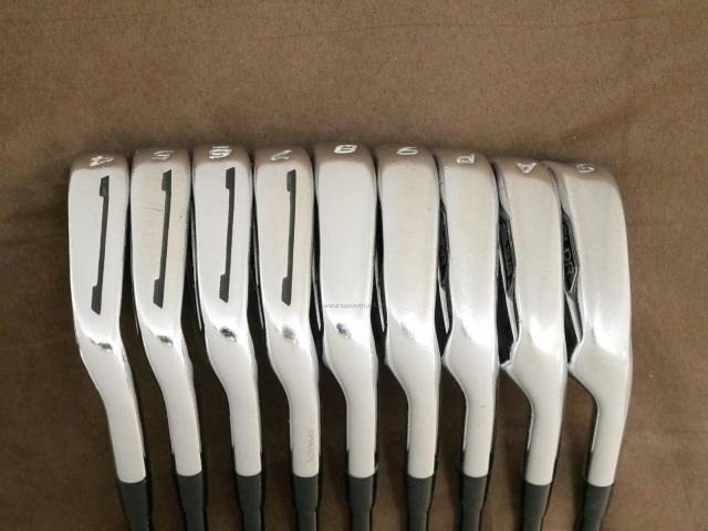 Iron set : Taylormade : ชุดเหล็ก Taylormade SLDR มีเหล็ก 4-Pw,Aw,Sw (9 ชิ้น) ก้านกราไฟต์ Flex S