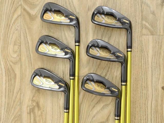 Iron set : Honma : **ก้าน 3 ดาว** ชุดเหล็ก Honma Beres IS-05 Black Limited Forged (ออกปี 2017) มีเหล็ก 6-11 (6 ชิ้น ระยะเทียบเท่า 5-Pw ของรุ่นอื่นๆ) ก้าน ARMRQ ∞ (48) Flex R (3 ดาว)