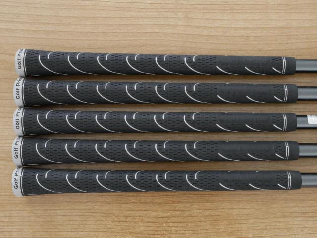 Iron set : Callaway : ชุดเหล็ก Callaway Big Bertha (รุ่นล่าสุด ปี 2023 ตีง่ายที่สุดของ Callaway) มีเหล็ก 6-Pw (5 ชิ้น) ก้านกราไฟต์ Fujikura Speeder NX Flex R