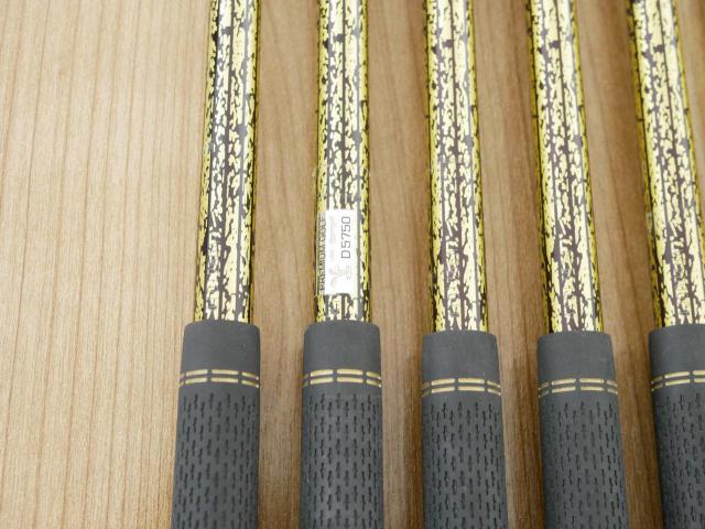 Iron set : Yonex : ชุดเหล็ก Yonex Royal DTP (ออกปี 2016 ท๊อปสุด ก้านดีมาก หน้าเด้ง ตีไกลสุดๆ) มีเหล็ก 7-Pw,Aw,As,Sw (7 ชิ้น) ก้านกราไฟต์ Flex R