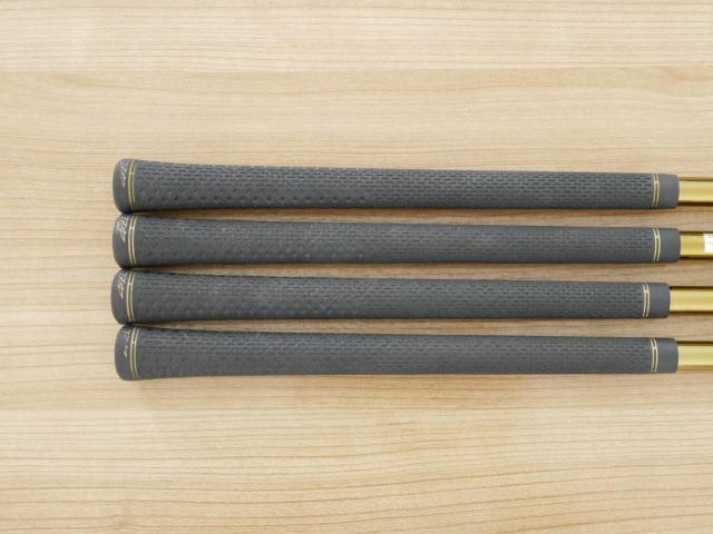 Iron set : Tsuruya : ชุดเหล็ก Tsuruya AXEL Gold Premium II (รุ่นปี 2017 ของใหม่ 6 หมื่นกว่าบาท หน้าเด้งสุดๆ ไกลสุดๆๆ) มีเหล็ก 7-Pw (4 ชิ้น) ก้านกราไฟต์ Flex R