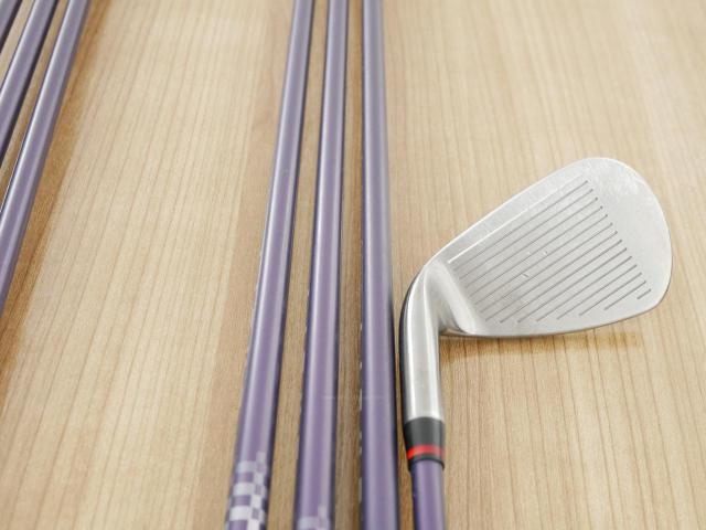 Lady club : All : ชุดเหล็ก Daiwa Labospec FF-247III (หน้าเด้งสุดๆ ตีไกลสุดๆๆๆๆ เหล็ก 7 Loft 25) มีเหล็ก 7-Pw,Aw,As,Sw (7 ชิ้น) ก้านกราไฟต์ Flex A (Lady)