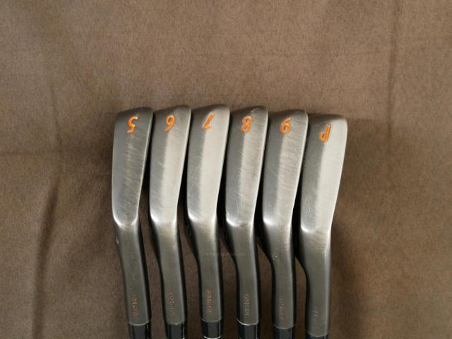 Iron set : Miura : ชุดเหล็ก Miura CB-302 Black Forged (ออกปี 2023 นุ่มมากๆๆ) มีเหล็ก 5-Pw (6 ชิ้น) ก้านกราไฟต์ Mitsubishi VANQUISH 5 Flex R