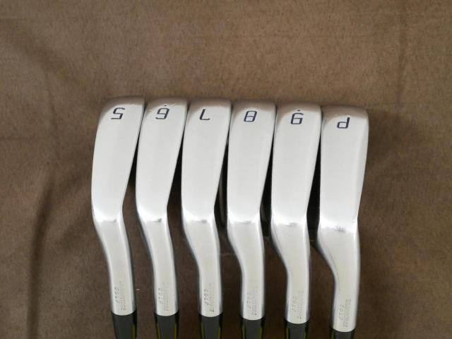 Iron set : Bridgestone : Bridgestone JGR Forged (นุ่ม แน่น) มีเหล็ก 5-PW (6 ชิ้น) ก้านกราไฟต์ Tour AD Flex R