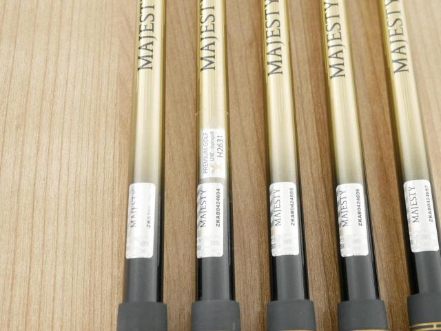 Iron set : Maruman : ชุดเหล็ก Maruman Majesty Royale (รุ่นท๊อปสุด ปี 2021 ของใหม่ 8 หมื่นบาท) มีเหล็ก 7-10,Pw (5 ชิ้น เบอร์ 6 ตีระยะเท่าเบอร์ 5 ของรุ่นอื่น) ก้านกราไฟต์ Flex R2