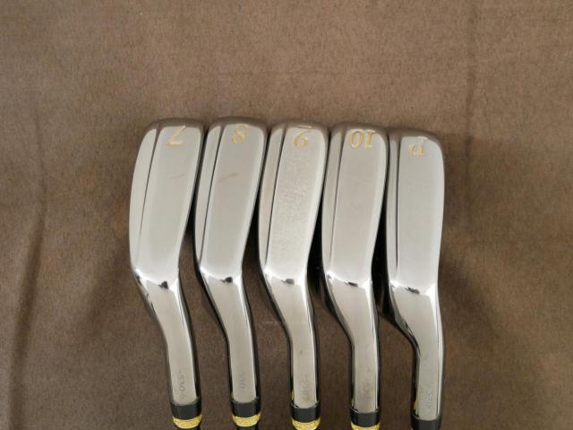 Iron set : Maruman : ชุดเหล็ก Maruman Majesty Royale (รุ่นท๊อปสุด ปี 2021 ของใหม่ 8 หมื่นบาท) มีเหล็ก 7-10,Pw (5 ชิ้น เบอร์ 6 ตีระยะเท่าเบอร์ 5 ของรุ่นอื่น) ก้านกราไฟต์ Flex R2